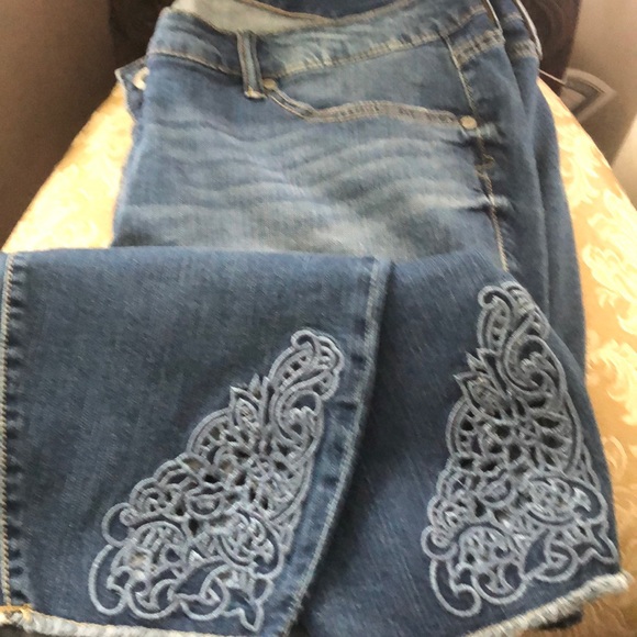 Cut out emblem Denim jeans - Picture 1 of 6